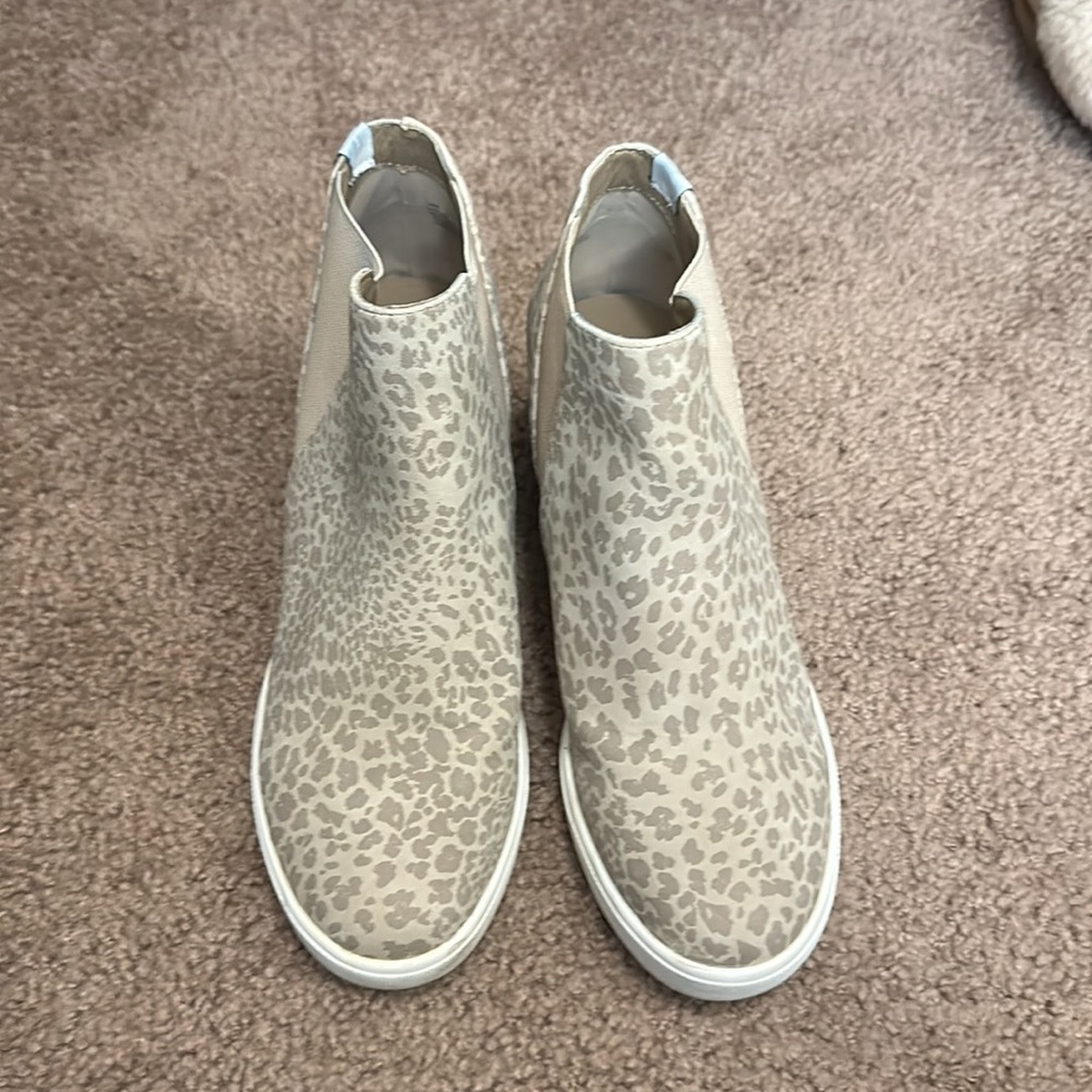 Coconuts by Matisse Lure Leopard Wedge Sneaker. Great Condition! ⭐️ - Picture 5 of 9